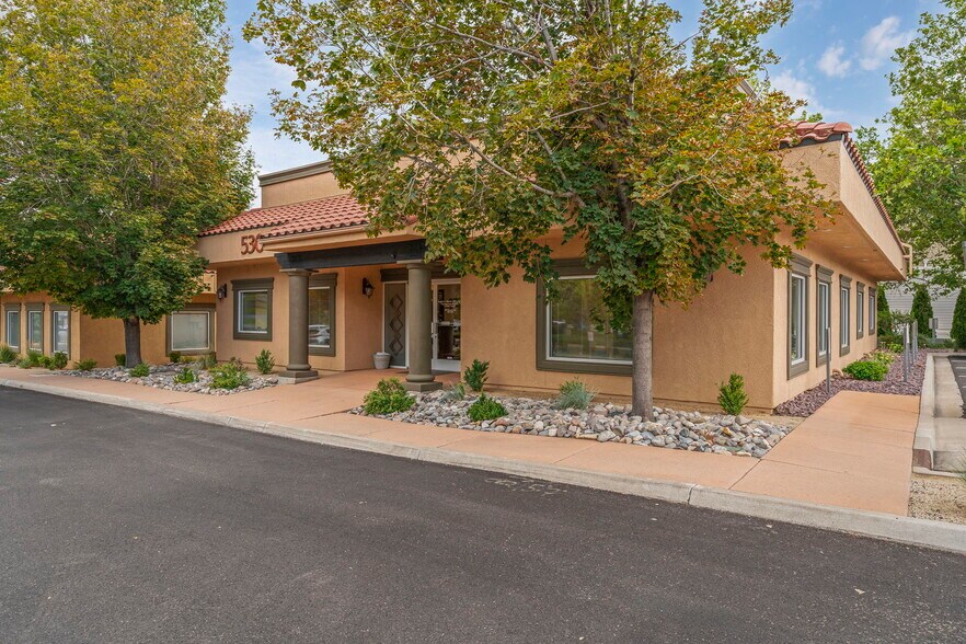 530 Hammill Ln, Reno, NV à louer - Photo de l’immeuble – Image 2 sur 30