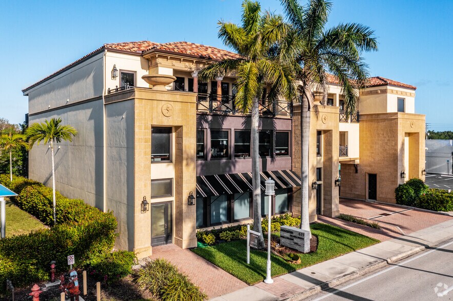 633 9th St N, Naples, FL à louer - Photo principale – Image 1 sur 19