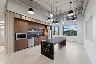 12544 High Bluff Dr, San Diego, CA à louer Photo intérieure– Image 1 sur 6