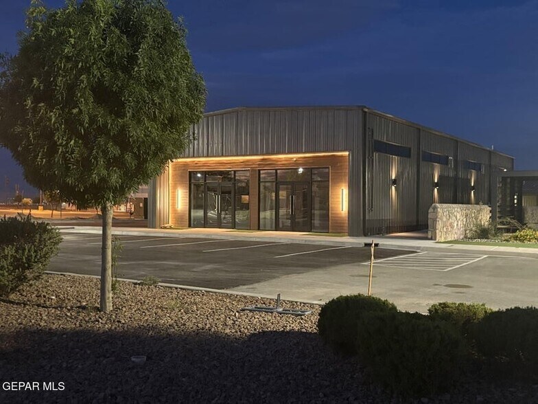 12370 Pine Springs Dr, El Paso, TX à louer - Photo de l’immeuble – Image 3 sur 10