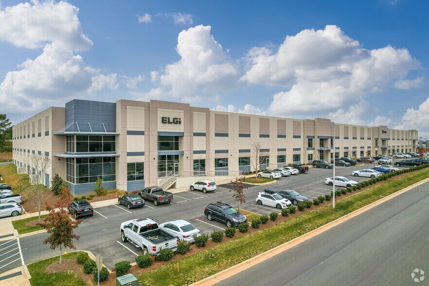 4701 Entrance Dr, Charlotte, NC à louer - Photo de l’immeuble – Image 3 sur 8