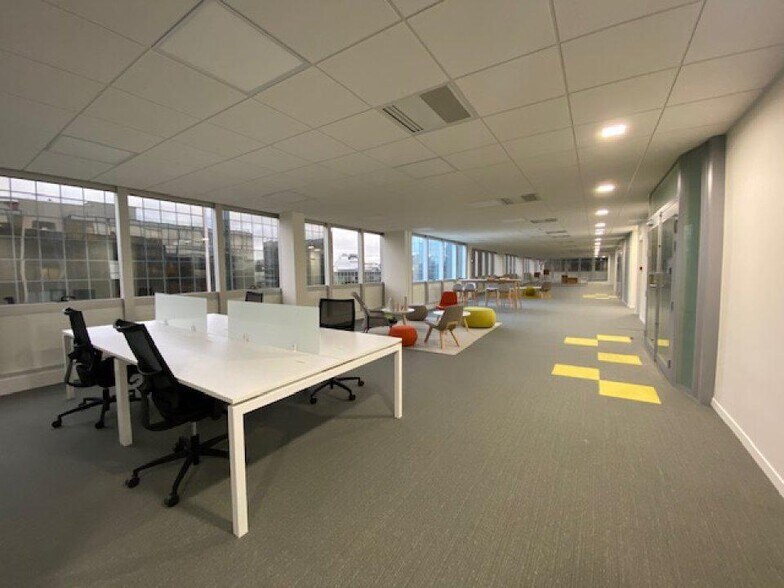 Bureau dans Vélizy-Villacoublay à louer - Photo de l’immeuble – Image 2 sur 5