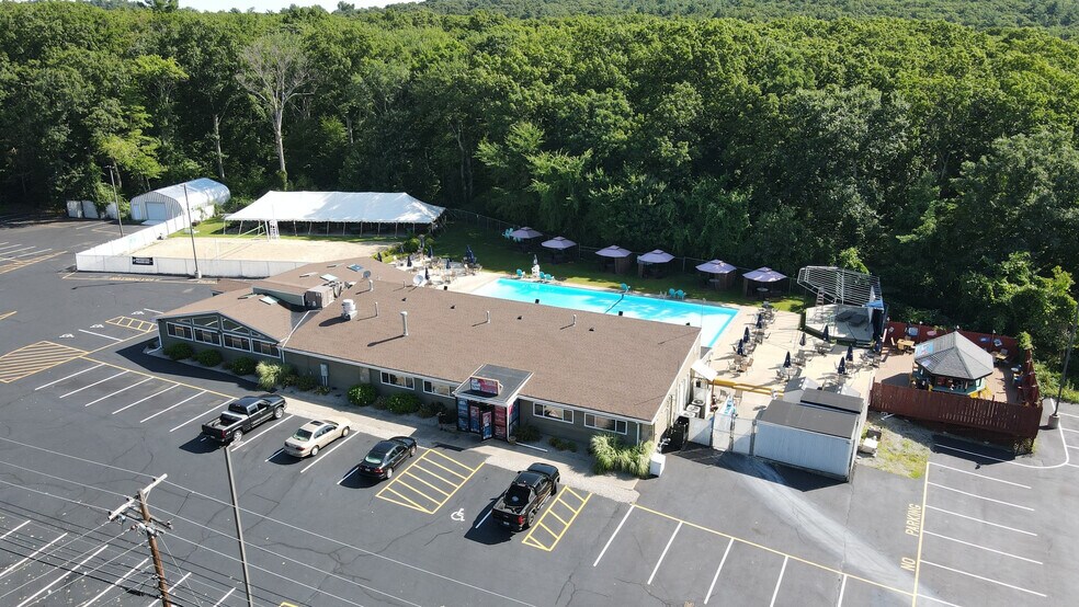 325 Farnum Pike, Smithfield, RI à vendre - Photo de l’immeuble – Image 3 sur 16