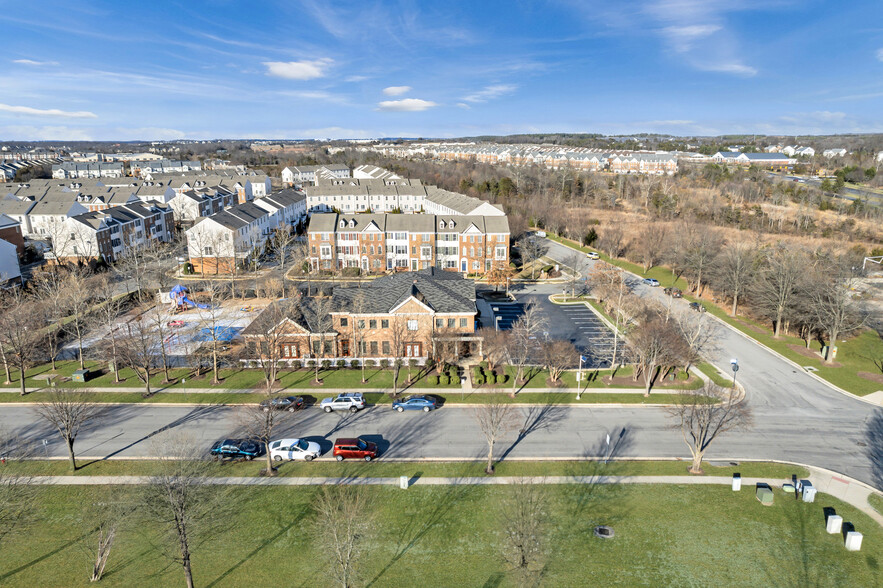 42851 Smallwood Ter, Chantilly, VA à vendre - Photo principale – Image 1 sur 56