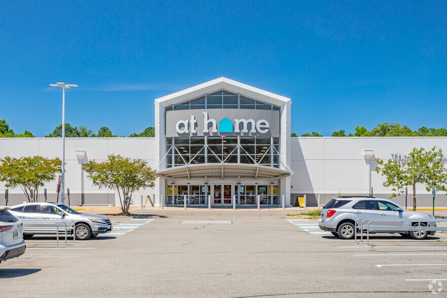 401 International Center Dr, Sandston, VA à vendre - Photo principale – Image 1 sur 6