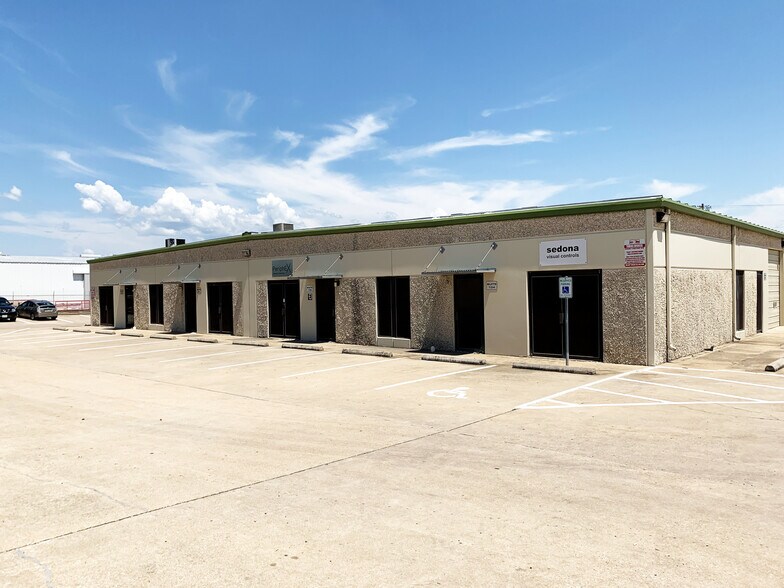 5214 Burleson Rd, Austin, TX à louer - Photo de l’immeuble – Image 3 sur 7