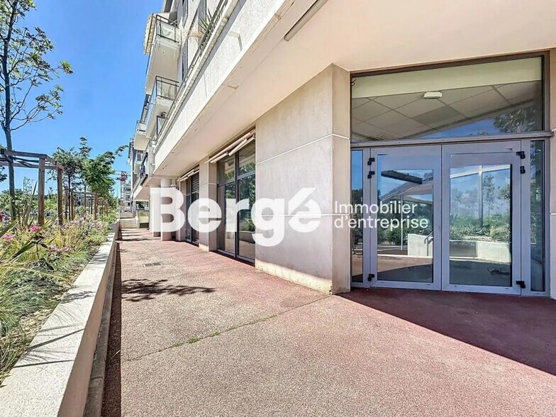 Local commercial dans Antibes à louer - Photo de l’immeuble – Image 1 sur 15