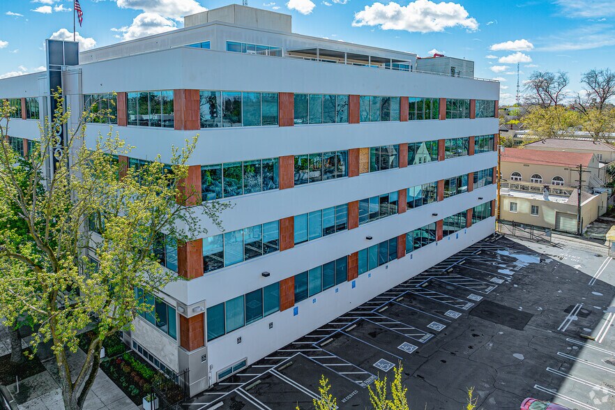 2020 L St, Sacramento, CA à louer - Photo de l’immeuble – Image 2 sur 9