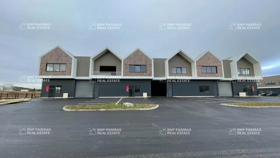 Local d'activités dans Flins-sur-Seine à vendre - Photo de l’immeuble – Image 2 sur 8