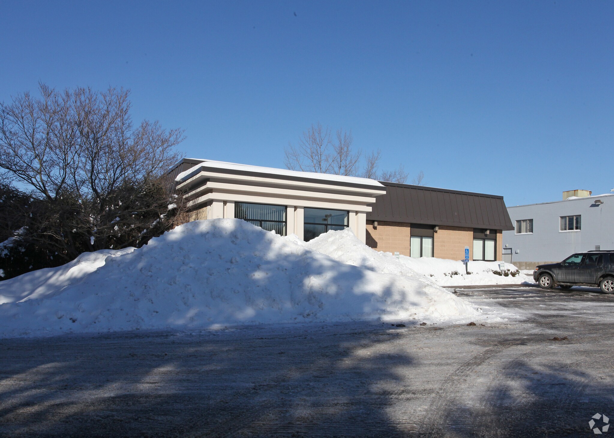 8 Ella Grasso Tpke, Windsor Locks, CT à louer Photo principale– Image 1 sur 13