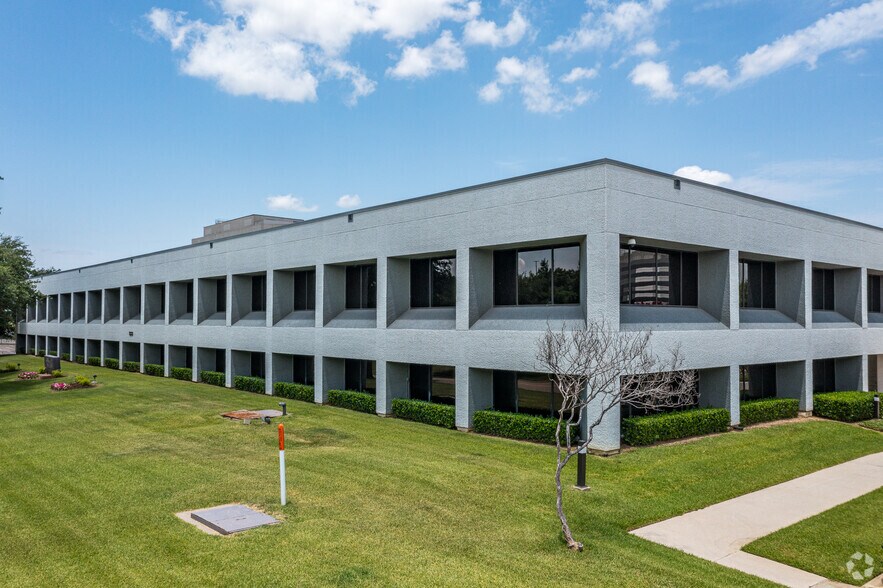 1333 Corporate Dr, Irving, TX à louer - Photo de l’immeuble – Image 2 sur 14