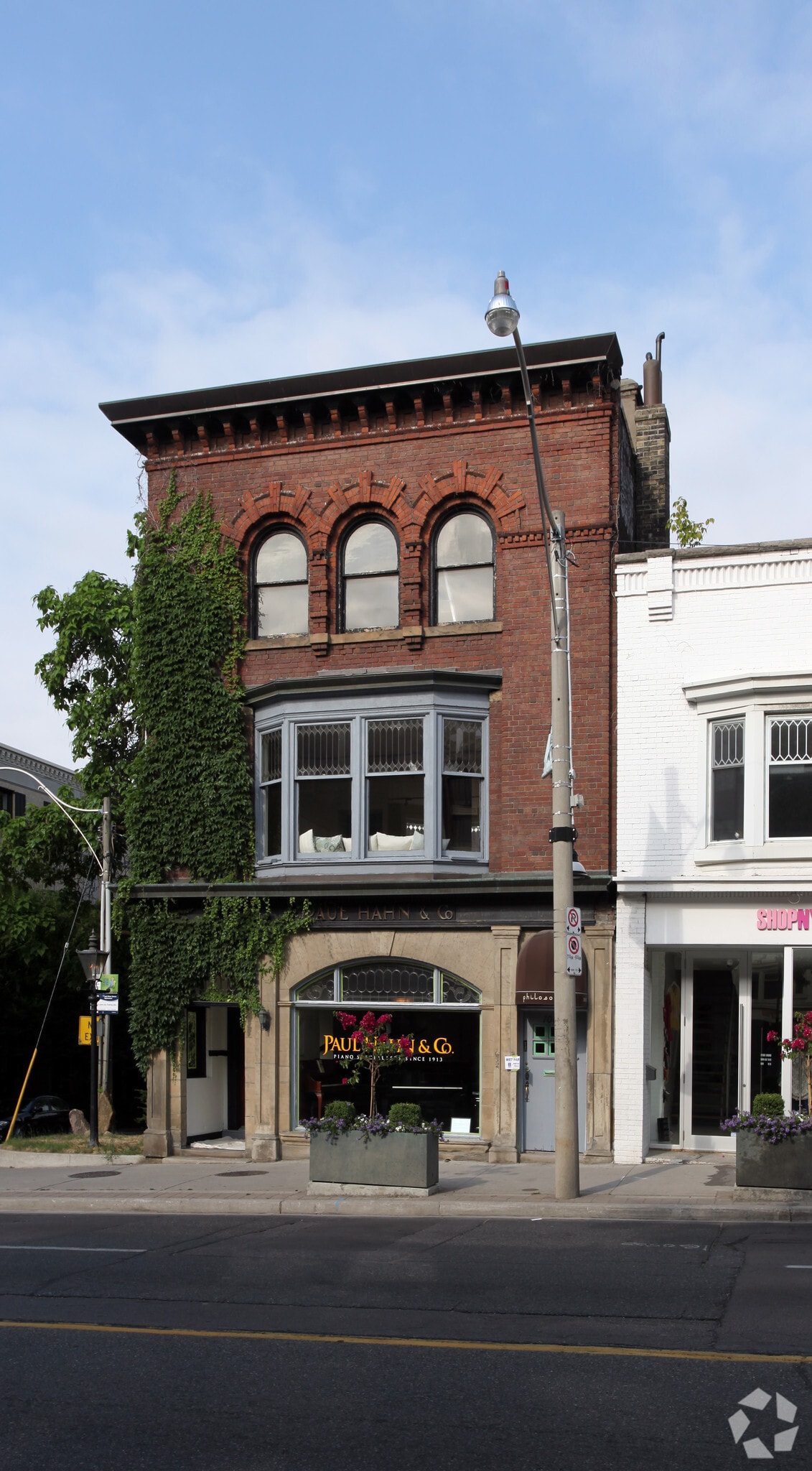 1058 Yonge St, Toronto, ON à louer Photo principale– Image 1 sur 3