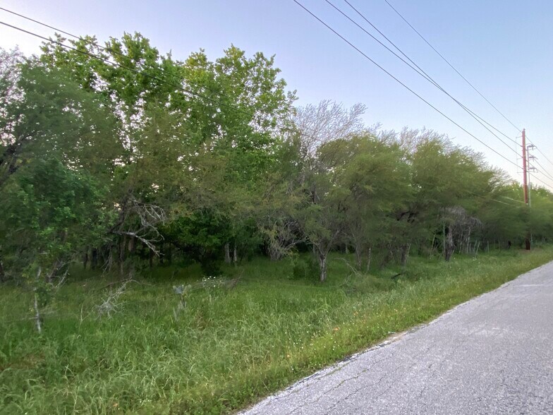 0 Columbus Rd, Wallis, TX à vendre - Photo de l’immeuble – Image 2 sur 4