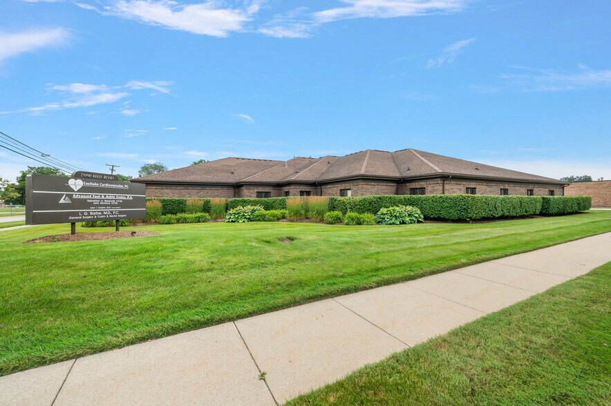 25990 Kelly Rd, Roseville, MI à louer - Photo de l’immeuble – Image 2 sur 3