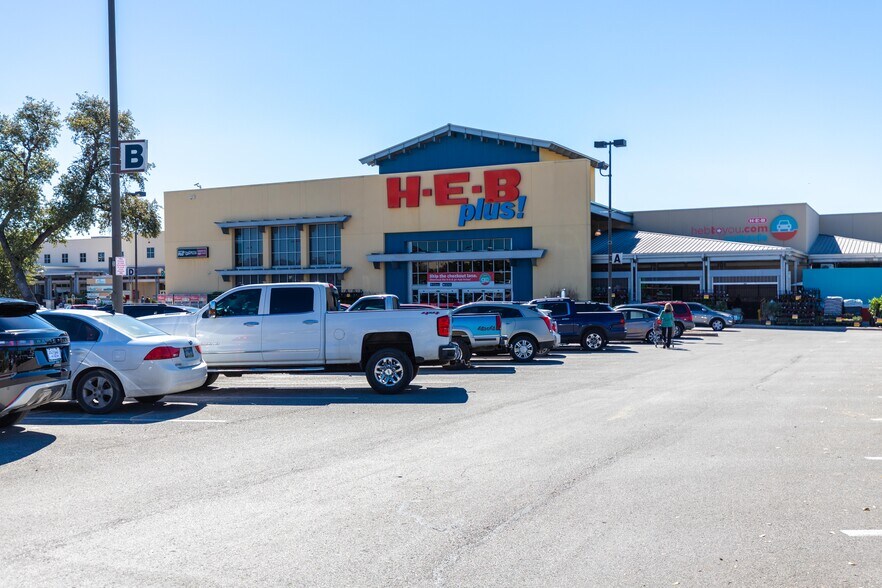 1150 N Loop 1604 W, San Antonio, TX à louer - Photo de l’immeuble – Image 1 sur 9