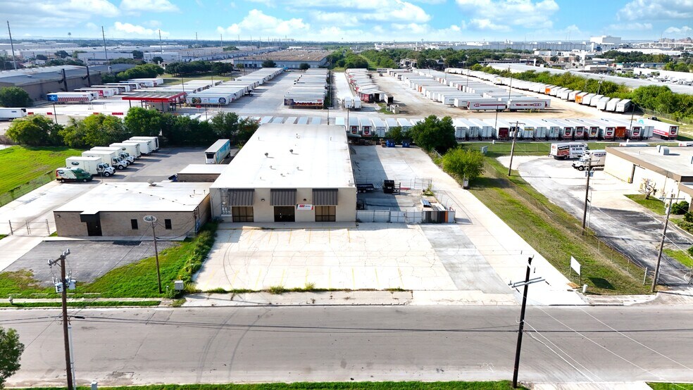 4896-4900 Center Park Blvd, San Antonio, TX à vendre - Photo de l’immeuble – Image 1 sur 13