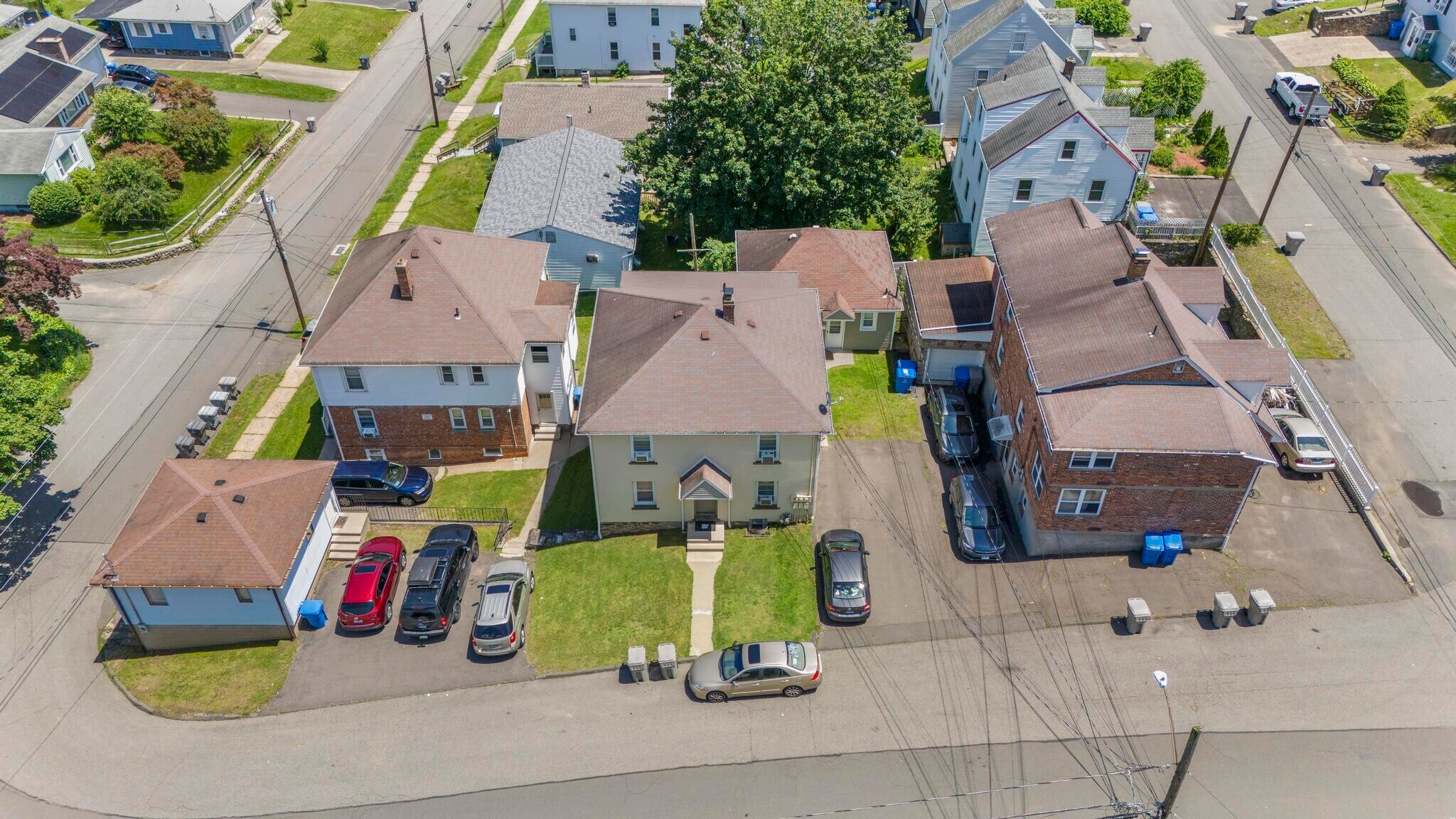 14 Units Portfolio,  Bristol, CT portefeuille de 2 biens à vendre sur LoopNet.fr Photo de l’immeuble– Image 1 sur 20