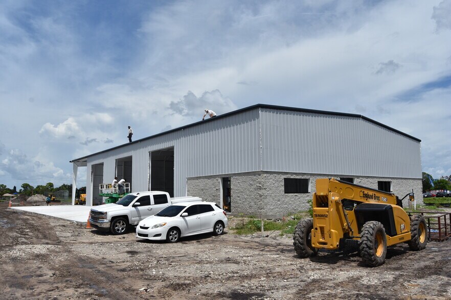 7125 114th Ave, Largo, FL à louer - Photo de l’immeuble – Image 3 sur 35