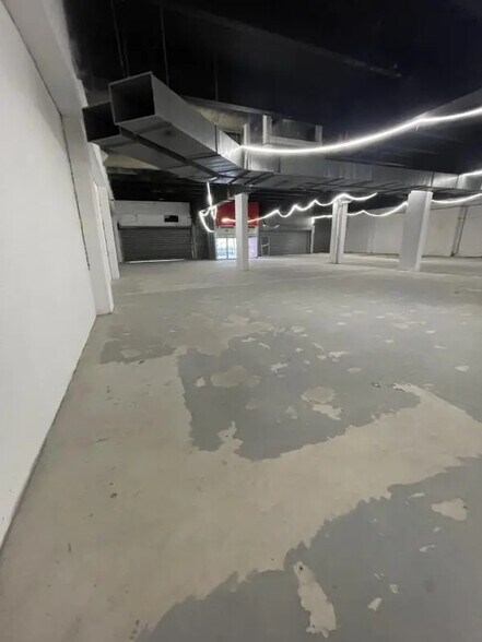 Local commercial dans Asnières-sur-Seine à louer - Photo de l’immeuble – Image 2 sur 13