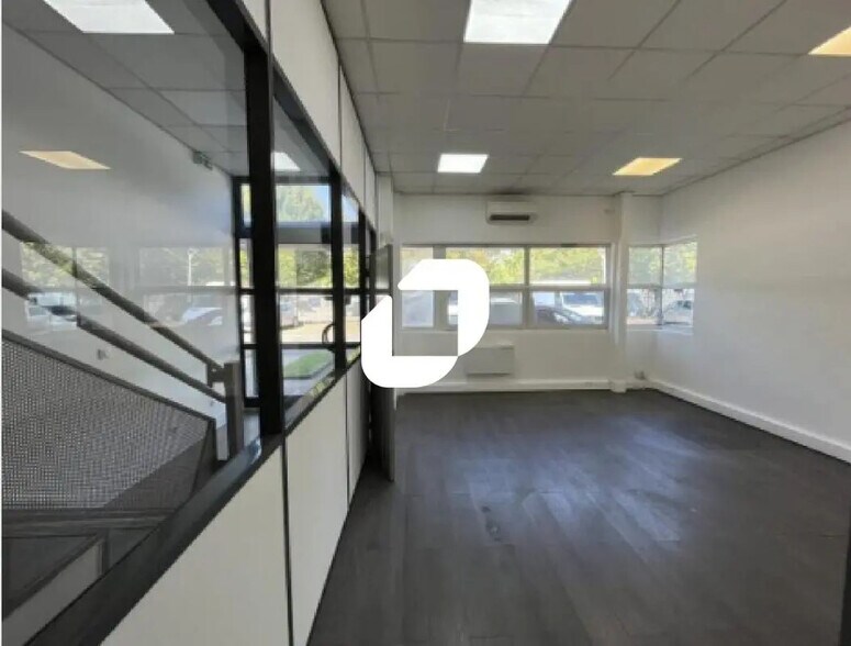 Bureau dans Bondy à louer - Photo intérieure – Image 2 sur 11