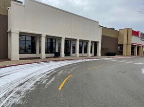 2000 N Neil St, Champaign, IL à louer Photo de l’immeuble– Image 2 sur 2