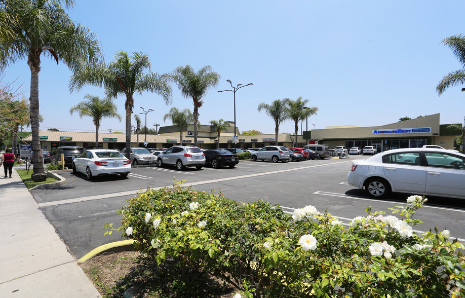 2400-2424 W Victory Blvd, Burbank, CA à louer - Photo principale – Image 1 sur 1