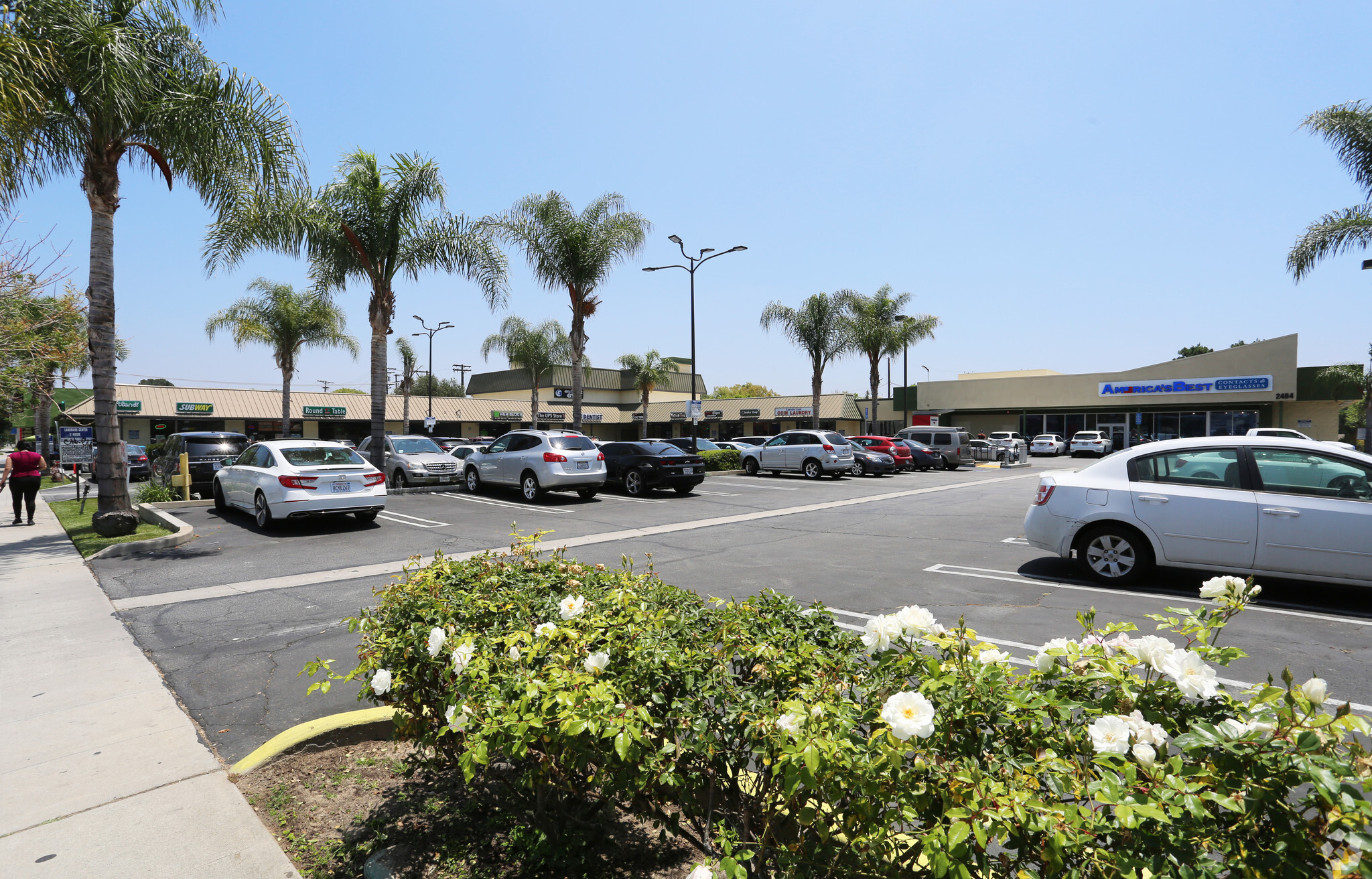 2400-2424 W Victory Blvd, Burbank, CA à louer Photo principale– Image 1 sur 2