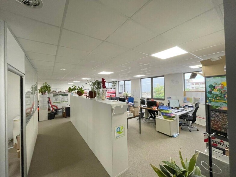 Bureau dans Argenteuil à louer - Photo de l’immeuble – Image 2 sur 8