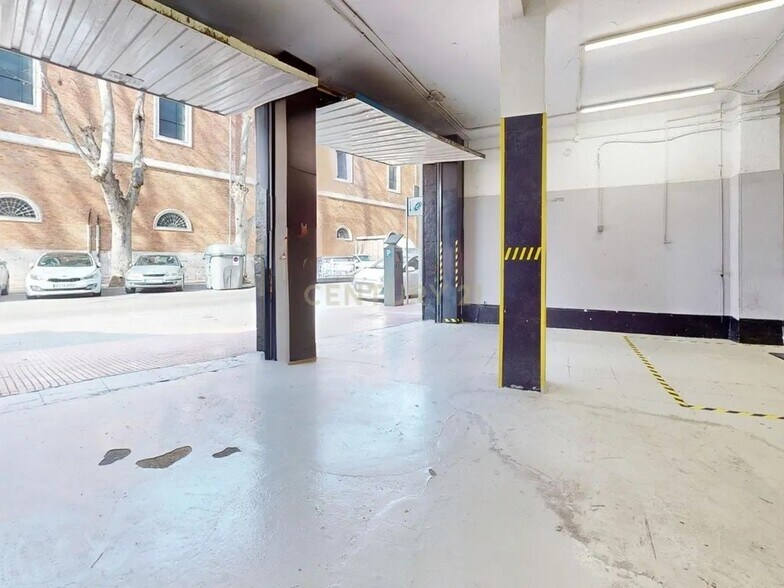 Immeuble residentiel dans Alcalá de Henares, Madrid à vendre - Photo principale – Image 1 sur 2