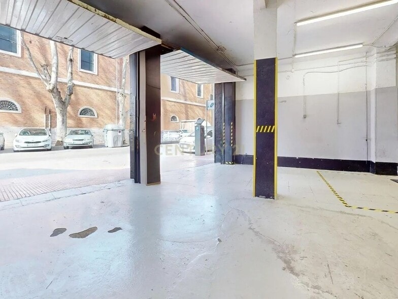 Immeuble residentiel dans Alcalá de Henares, Madrid à vendre - Photo principale – Image 1 sur 2