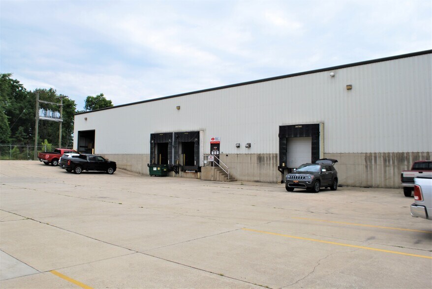 1106 E Seymour St, Muncie, IN à louer - Photo de l’immeuble – Image 3 sur 13