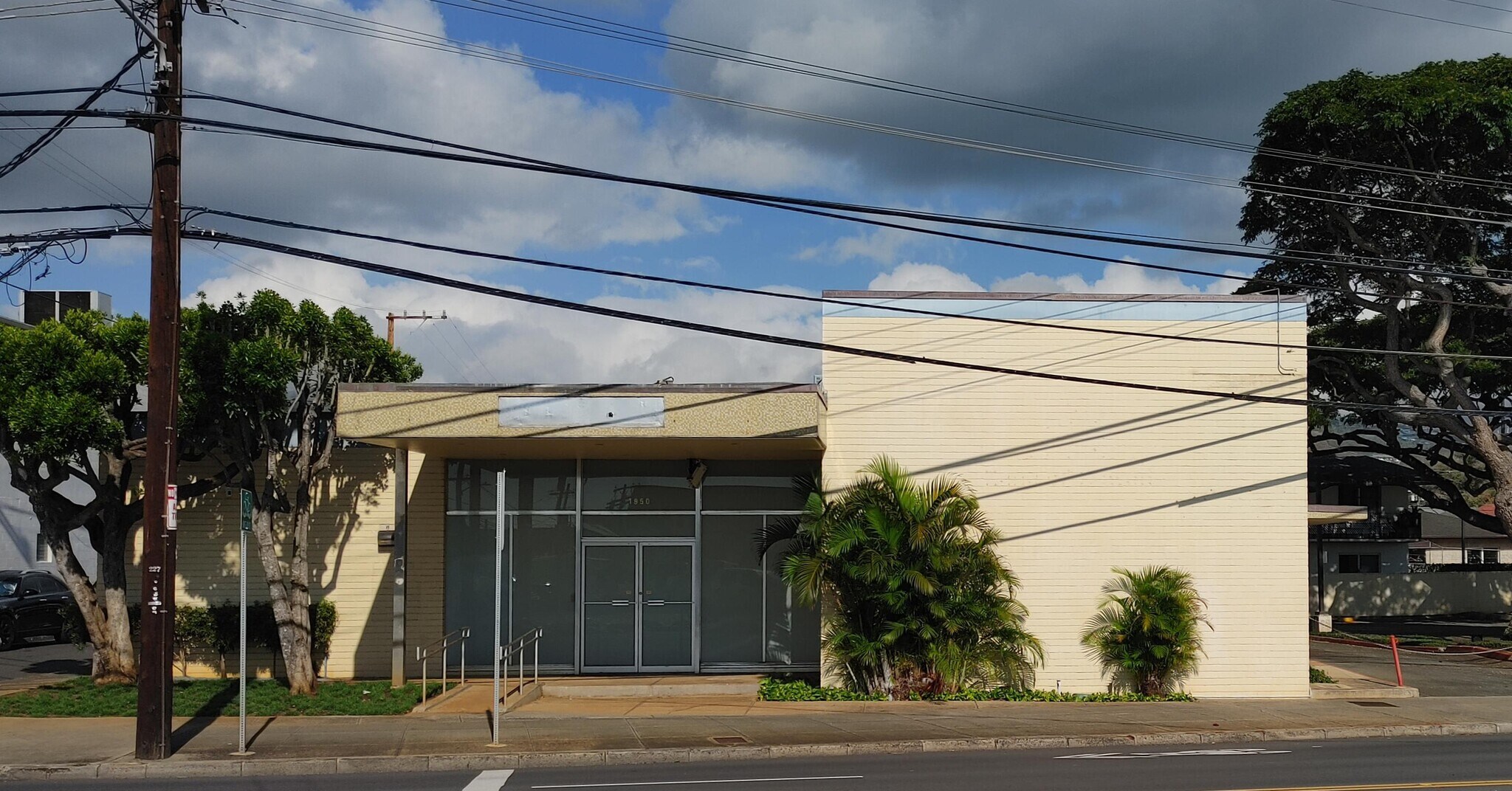1950 N King St, Honolulu, HI à louer Photo de l’immeuble– Image 1 sur 4