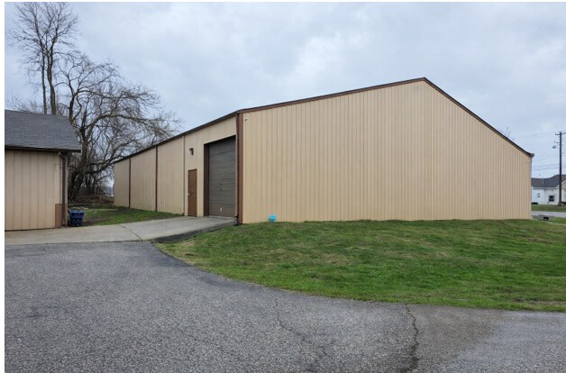 1430 E Springhill Dr, Terre Haute, IN à louer - Photo de l’immeuble – Image 2 sur 4