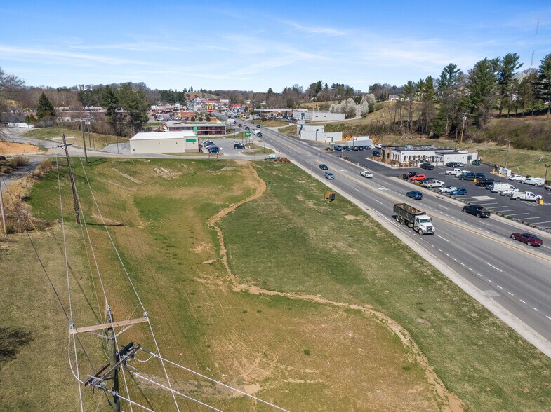 Lee Hwy, Radford, VA à vendre - Photo de l’immeuble – Image 3 sur 21