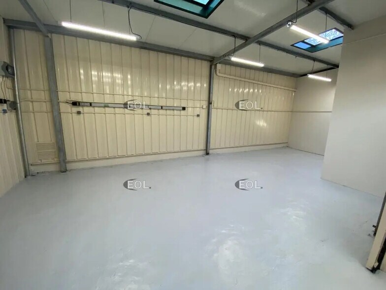 Local d’activités dans Guyancourt à louer - Photo de l’immeuble – Image 3 sur 13