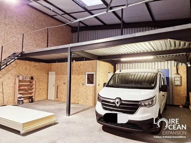 Local d’activités dans CHEMERE à louer - Photo intérieure – Image 1 sur 5