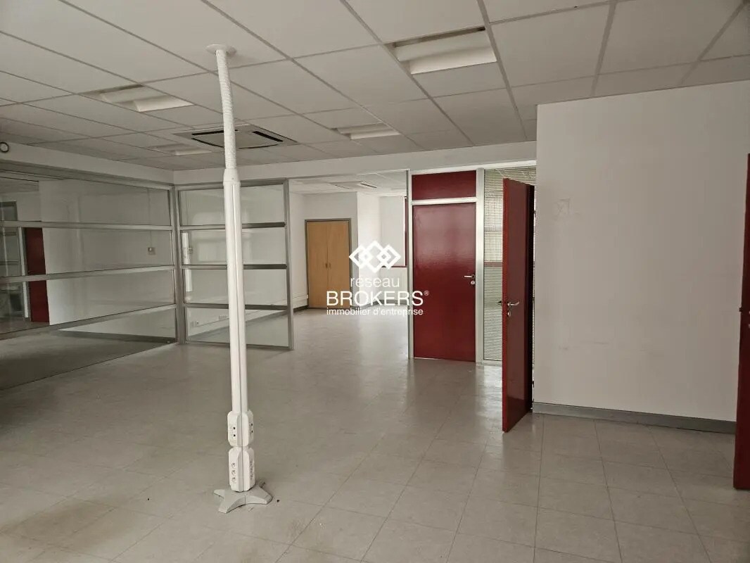 Bureau dans Le Creusot à louer Photo de l’immeuble– Image 1 sur 9