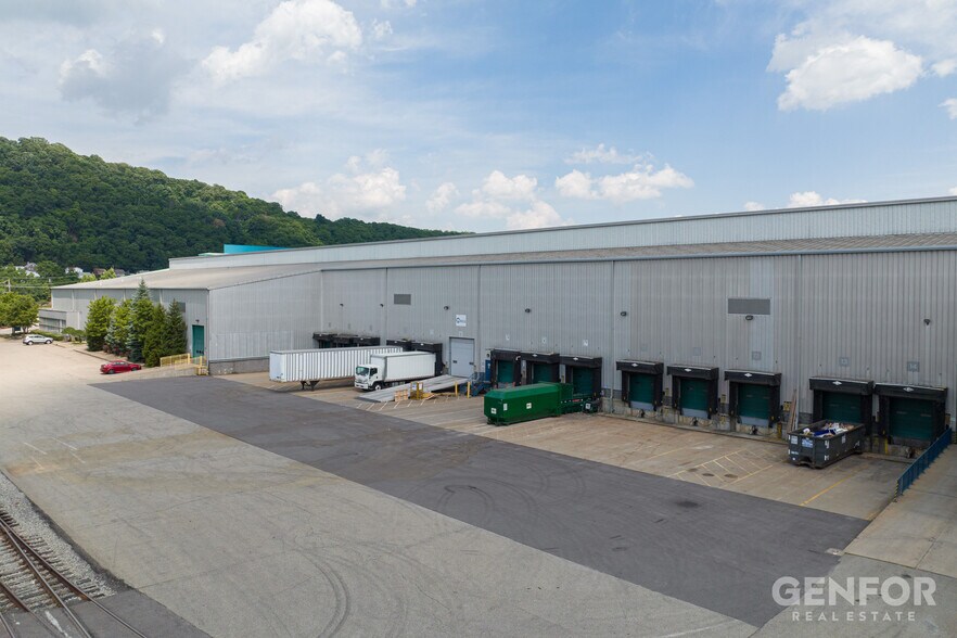 555 W Park Rd, Leetsdale, PA à louer - Photo de l’immeuble – Image 3 sur 7