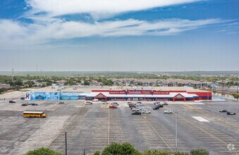 2015 SW Loop 410, San Antonio, TX - VUE AÉRIENNE  vue de carte - Image1
