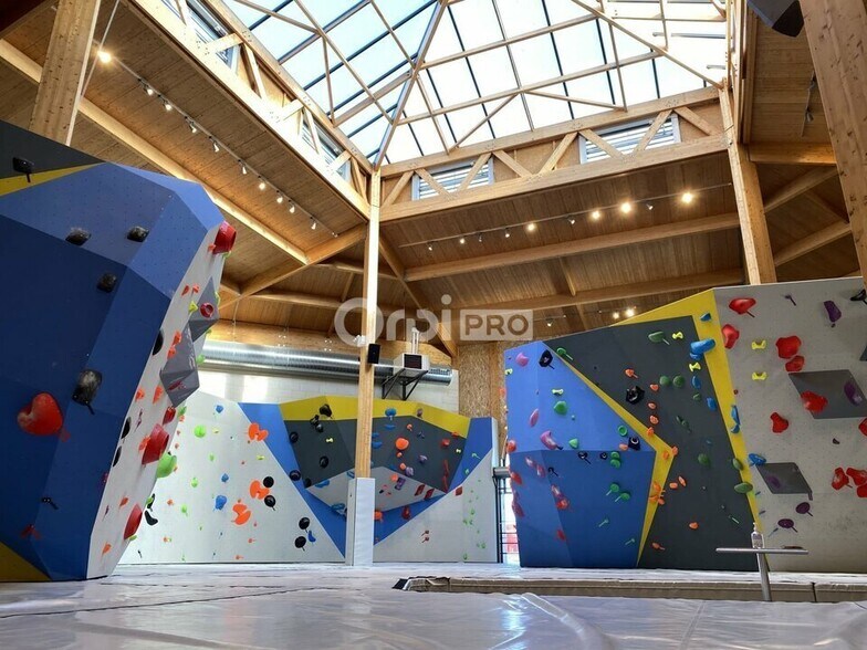 Local d'activités dans Le Mans à vendre - Photo de l’immeuble – Image 1 sur 3