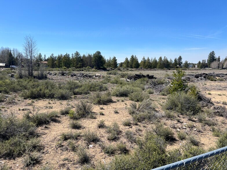 16565 Reed Rd, La Pine, OR à vendre - Photo de l’immeuble – Image 3 sur 14