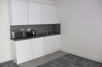 20-21 Arcadia Ave, Londres à louer Photo intérieure– Image 1 sur 3