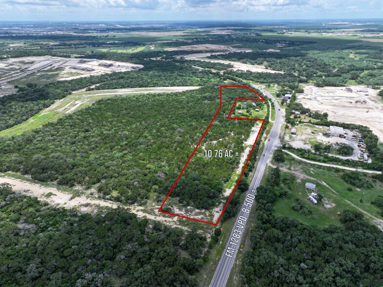 10.76 AC +/- on FM 1283, Rio Medina, TX à vendre - Photo de l’immeuble – Image 3 sur 6