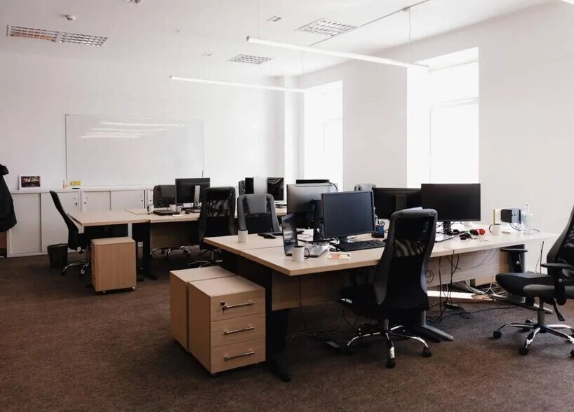 Bureau dans Marseille à louer - Photo de l’immeuble – Image 1 sur 3