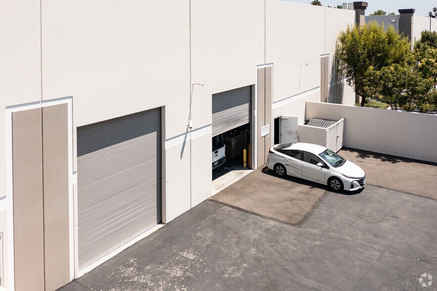 1400 E Valencia Dr, Fullerton, CA à louer - Photo de l’immeuble – Image 3 sur 5