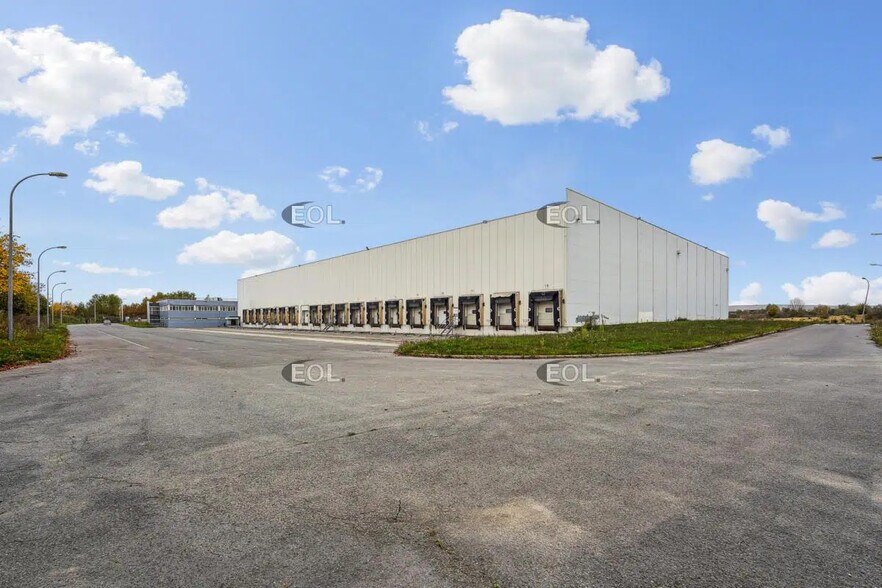 Industriel/Logistique dans SAINT-OUEN-L'AUMONE à louer - Photo de l’immeuble – Image 3 sur 12