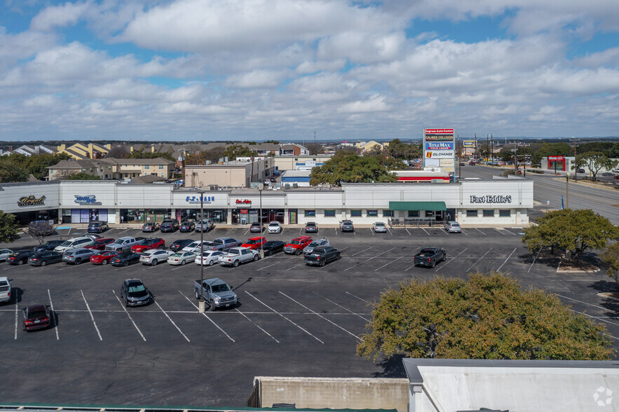 7616 Culebra Rd, San Antonio, TX à louer - Photo de l’immeuble – Image 2 sur 10