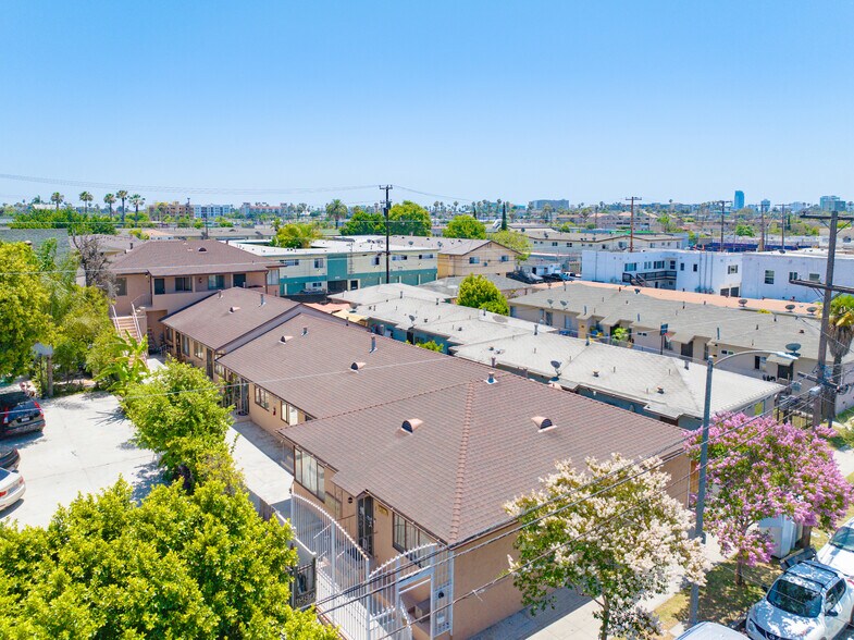 1876 Henderson Ave, Long Beach, CA à vendre - Photo de l’immeuble – Image 1 sur 22