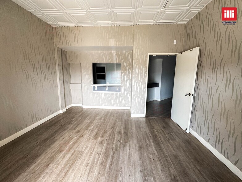 15333-15339 Sherman Way, Van Nuys, CA à louer - Photo intérieure – Image 2 sur 6