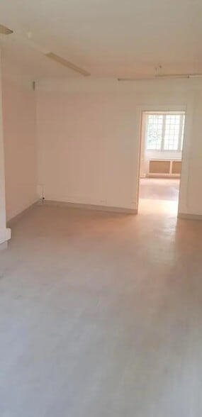 Bureau dans Versailles à louer - Photo de l’immeuble – Image 3 sur 16